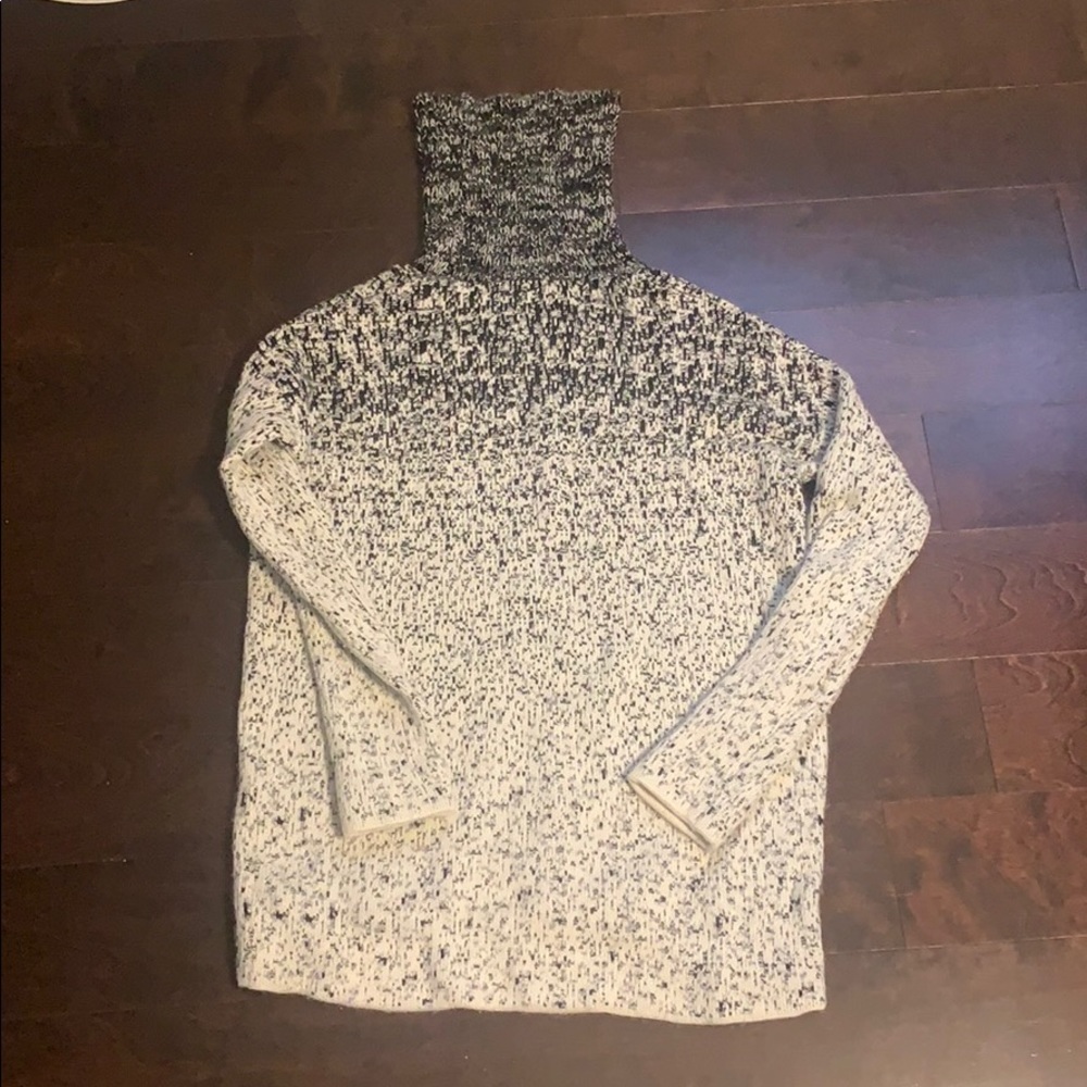 Amazing gently used Athleta sweater